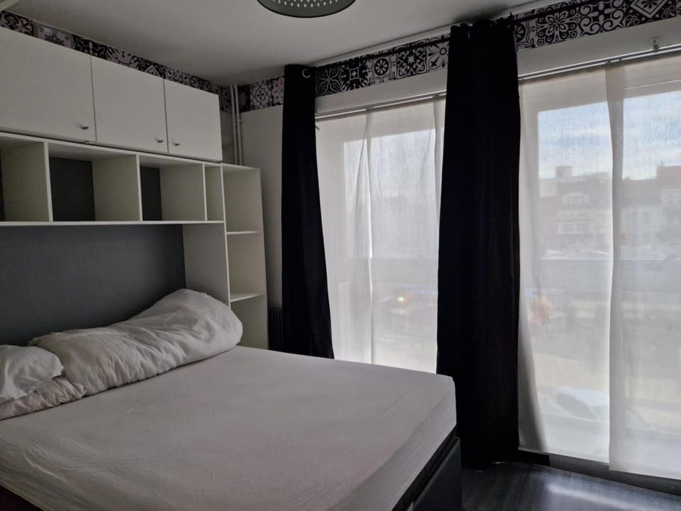 Nearby landmark, Bed, View (from property/room), Photo of the whole room, Bedroom, City view, Landmark view