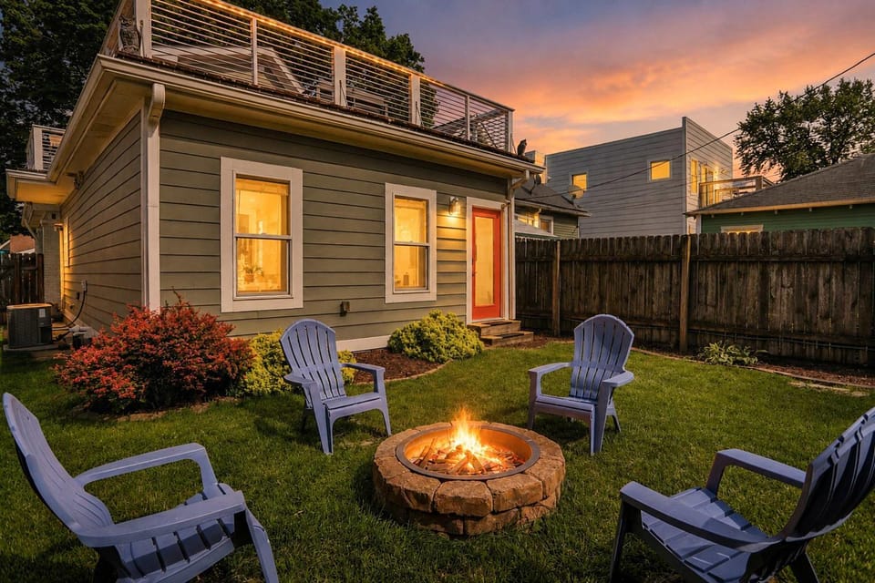 Fountain Square Gem with Rooftop Patio & Fire Pit- Family Friendly House in Indianapolis
