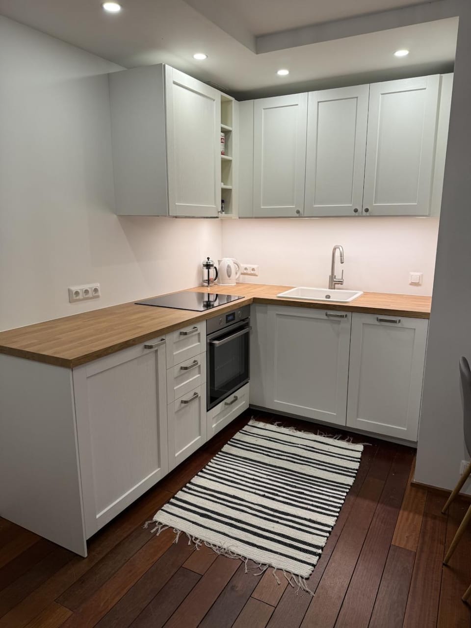 Kitchen or kitchenette, dishwasher