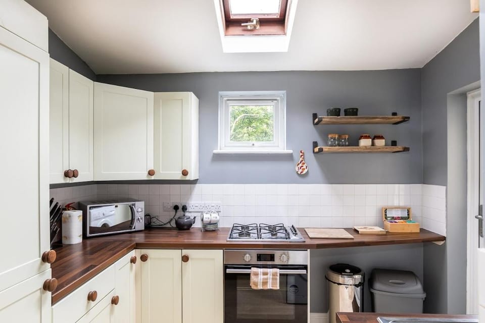 Cotswold's Cottage, near Soho Farmhouse House in Chipping Norton