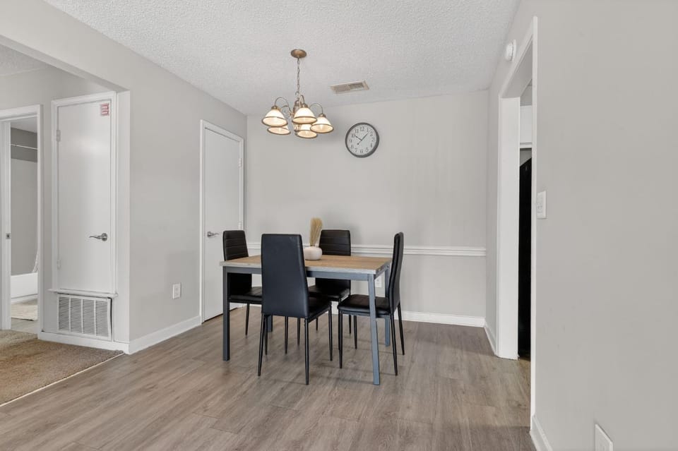 Bright and Cozy Two -Bedroom Private Stay Apartment in Flowood