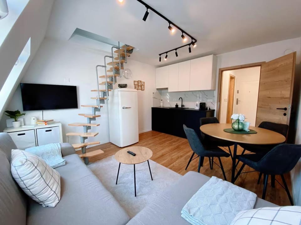 TV and multimedia, Kitchen or kitchenette, Living room, Dining area