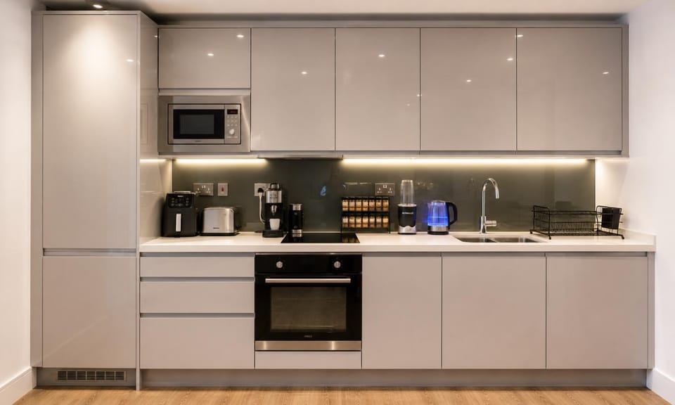 Coffee/tea facilities, Kitchen or kitchenette, oven, stove, toaster