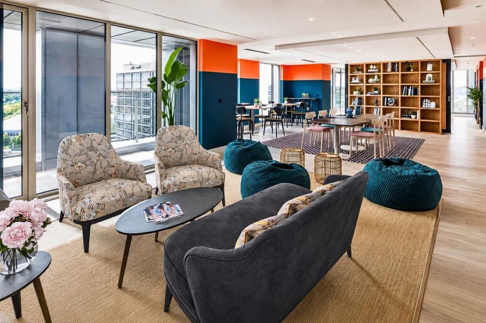 Living room, Seating area