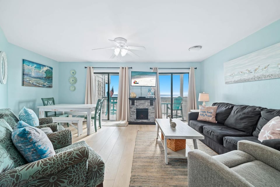 Regatta 204A Beachfront Views and Pool House in Gulf Shores