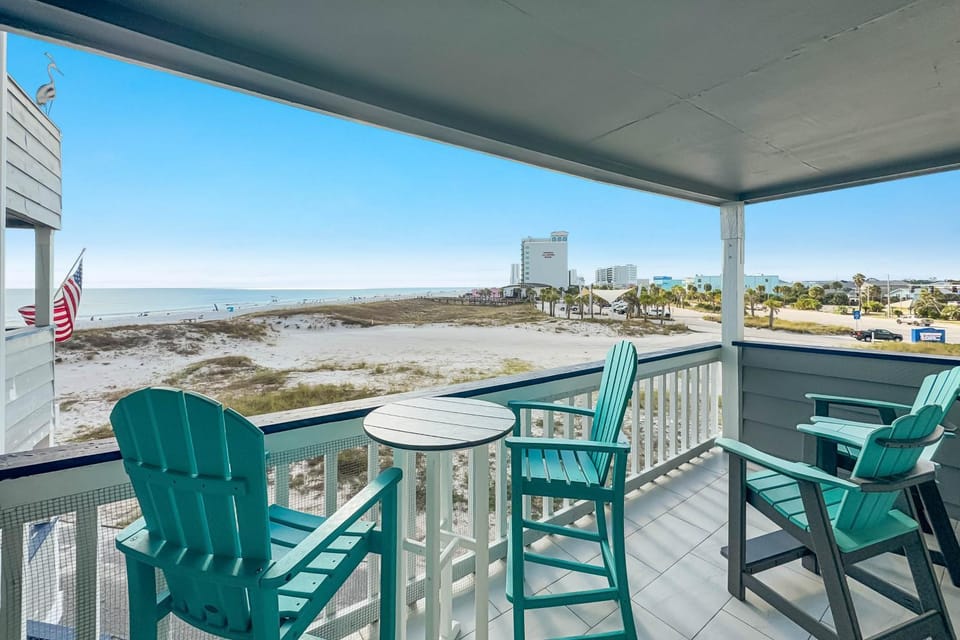 Regatta 204A Beachfront Views and Pool House in Gulf Shores