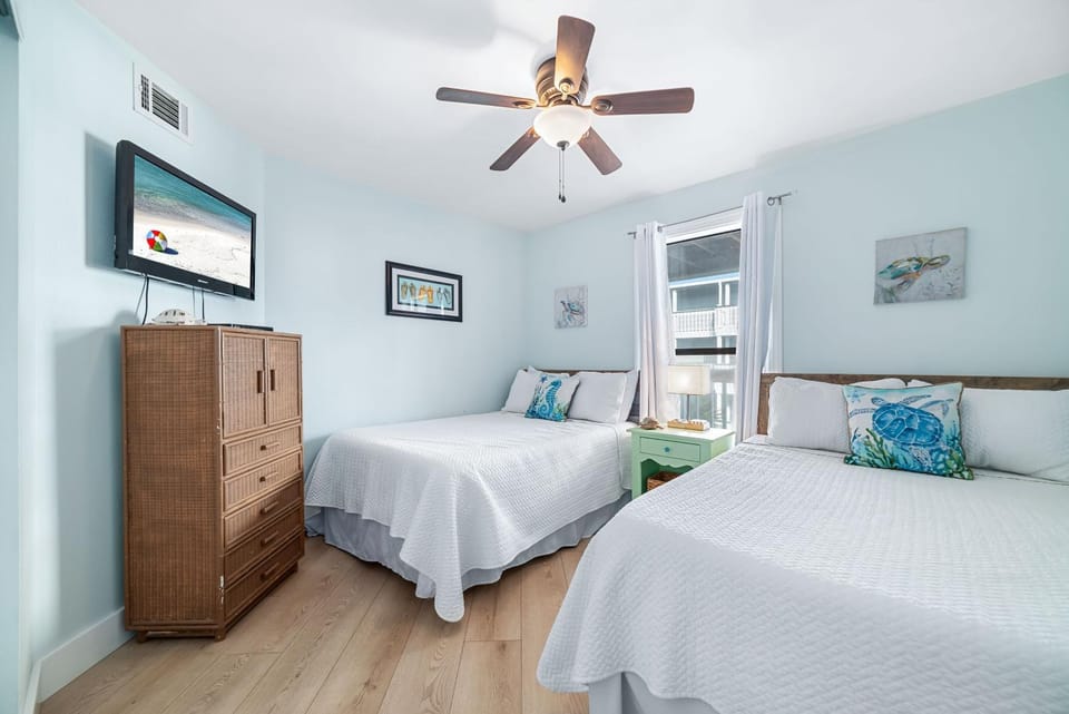 Regatta 204A Beachfront Views and Pool House in Gulf Shores