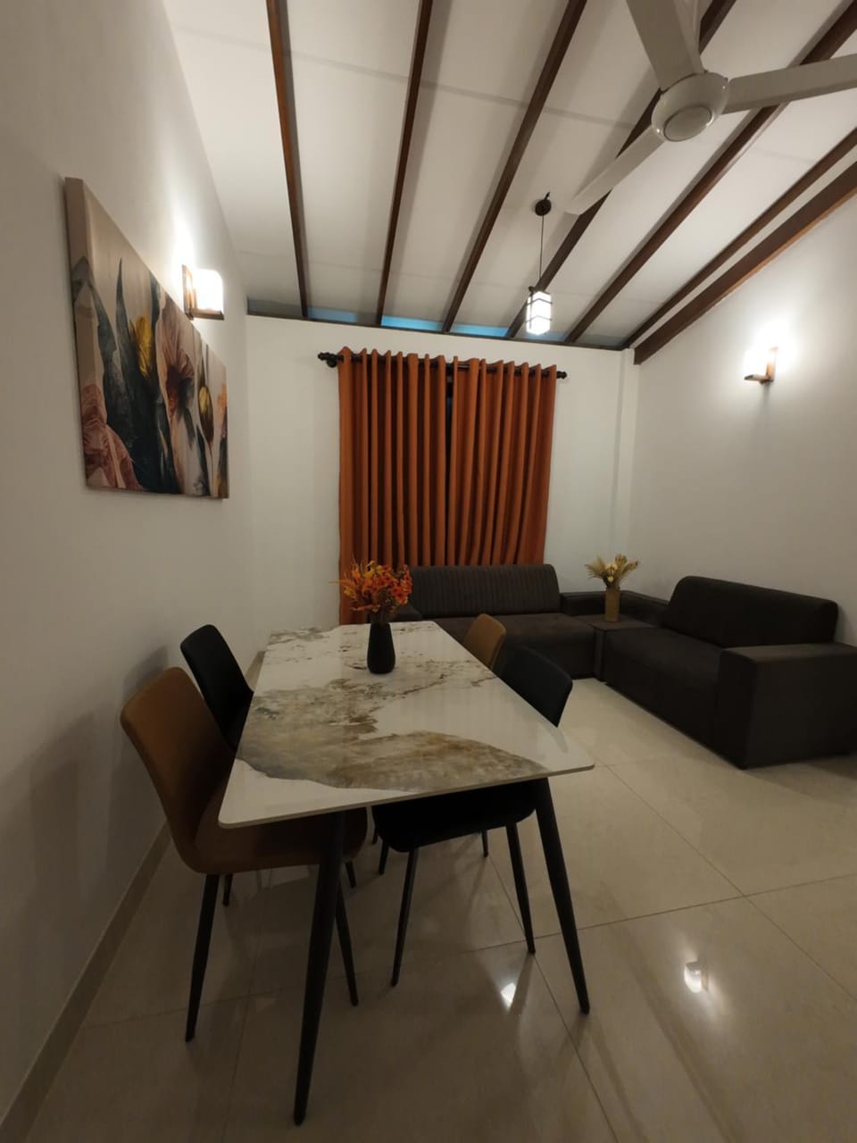 Stylish AC Apartment - Mt Lavinia Beach Walk Apartment in Dehiwala-Mount Lavinia