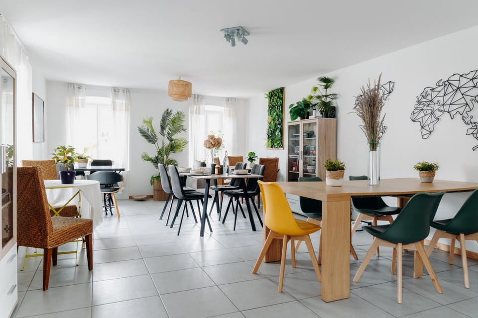 Seating area, Dining area
