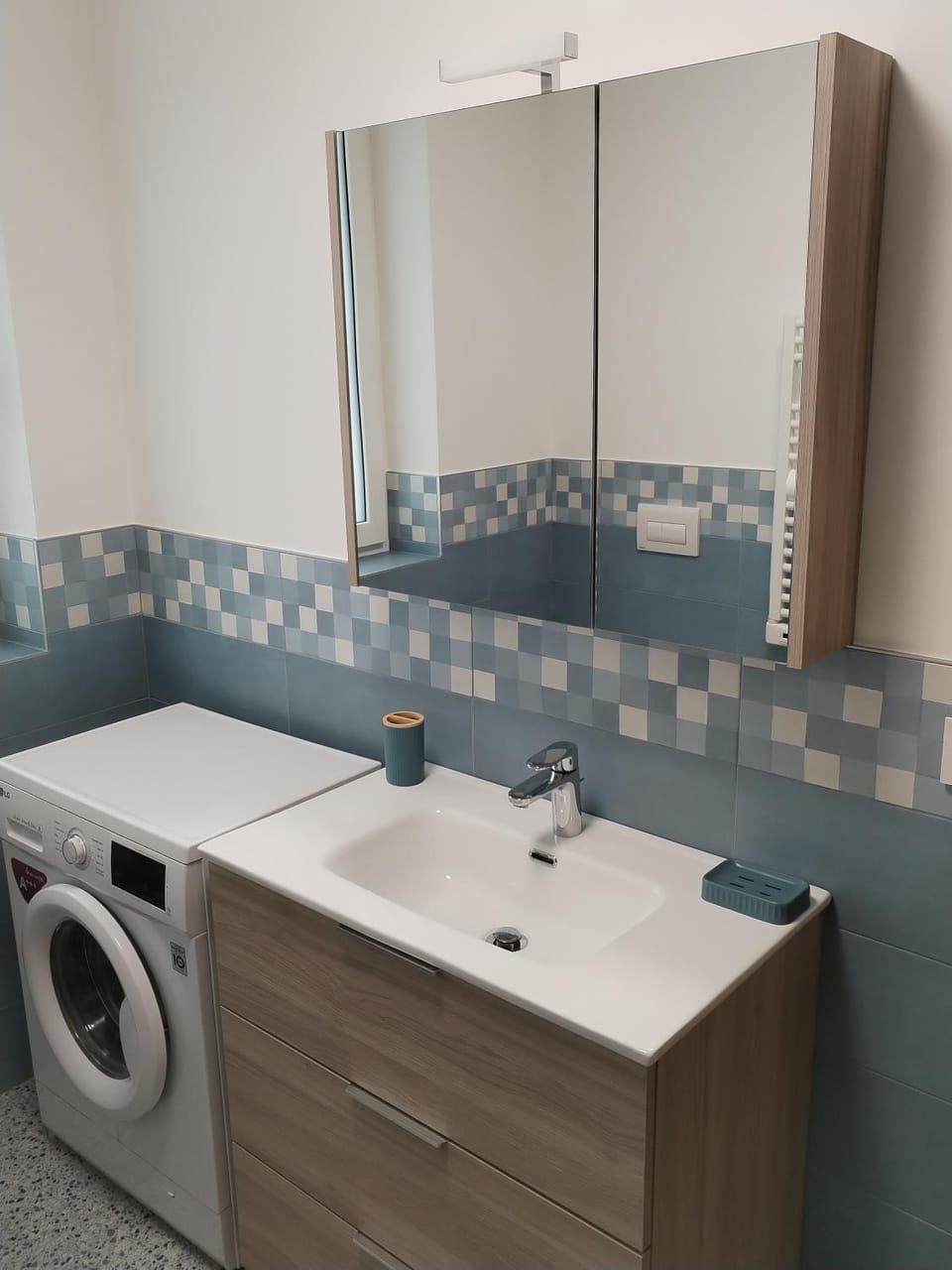 Bathroom, washing machine