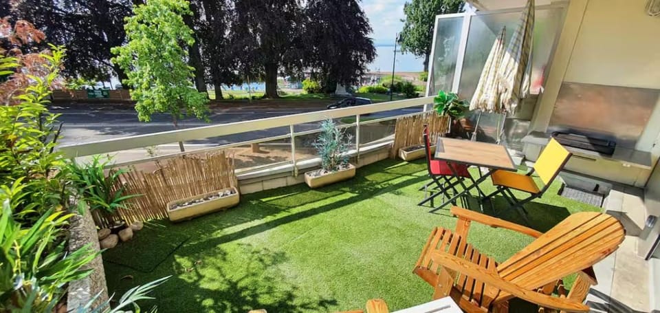 Patio, Spring, Day, Garden, View (from property/room), Balcony/Terrace, Living room, Seating area, Dining area, Garden view