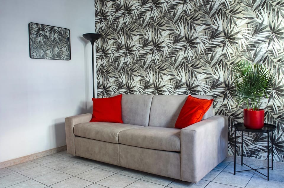 Appartamento con balcone - a 10 minuti dalla metro Apartment in Rome