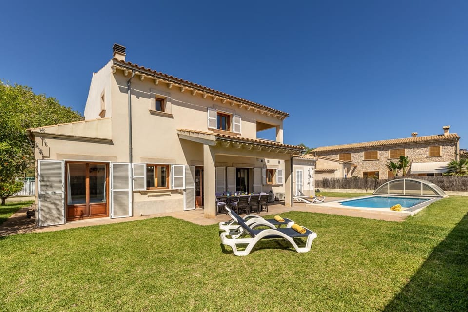 Property building, Pool view, Swimming pool, sunbed