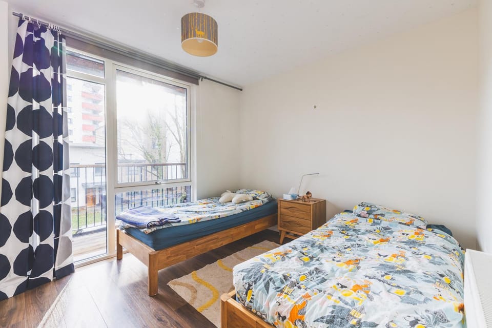 Stylish 4BDR Home Near South Acton With Parking Apartment in London Borough of Ealing