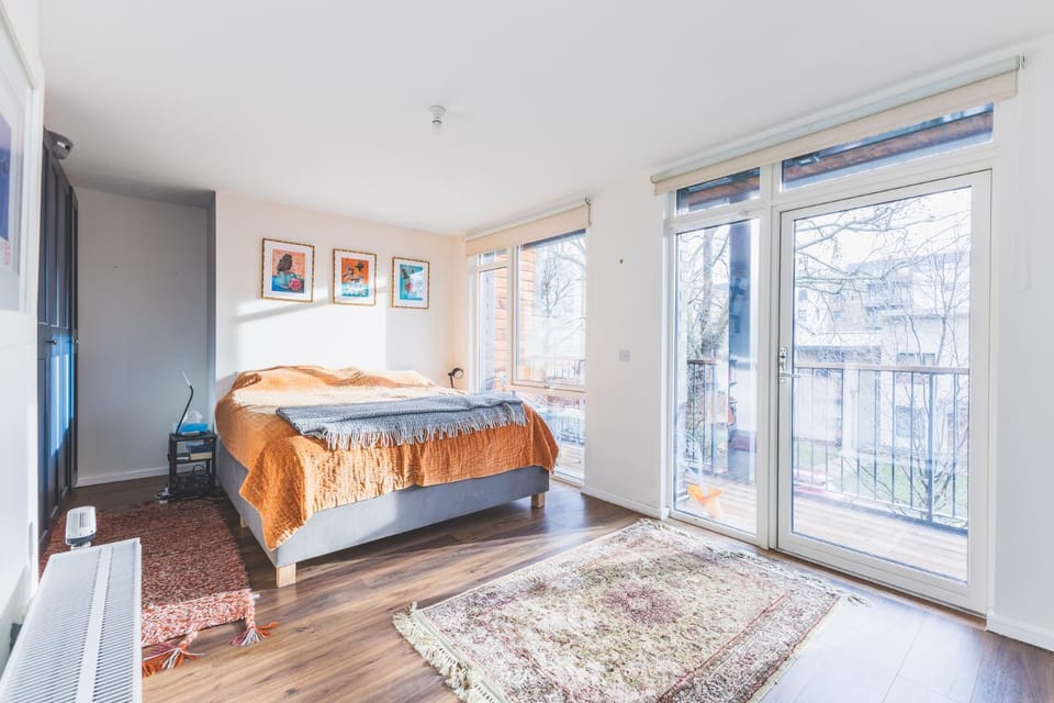 Stylish 4BDR Home Near South Acton With Parking Apartment in London Borough of Ealing