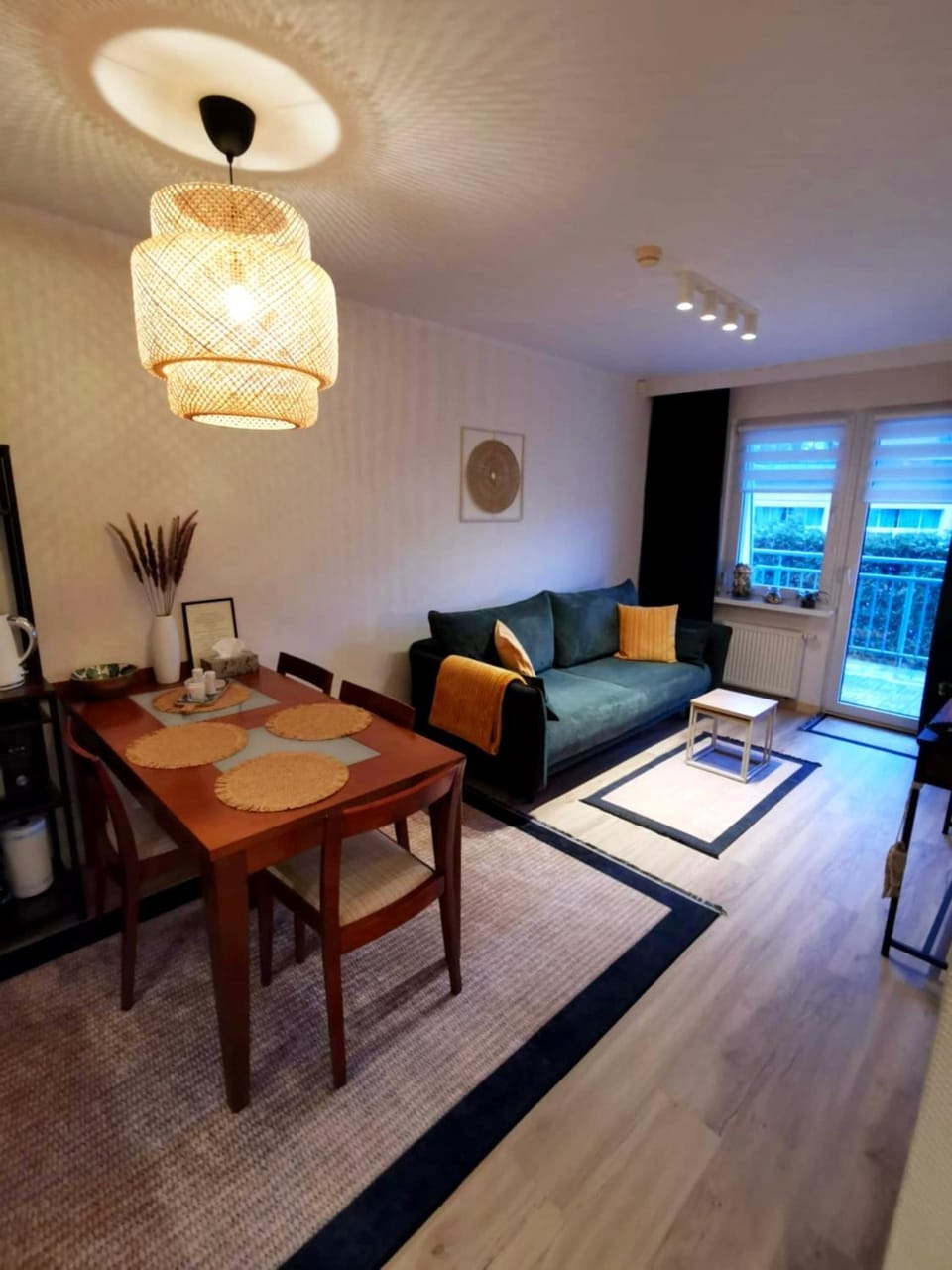 Bed, Living room, Photo of the whole room, Seating area, Dining area, Bedroom