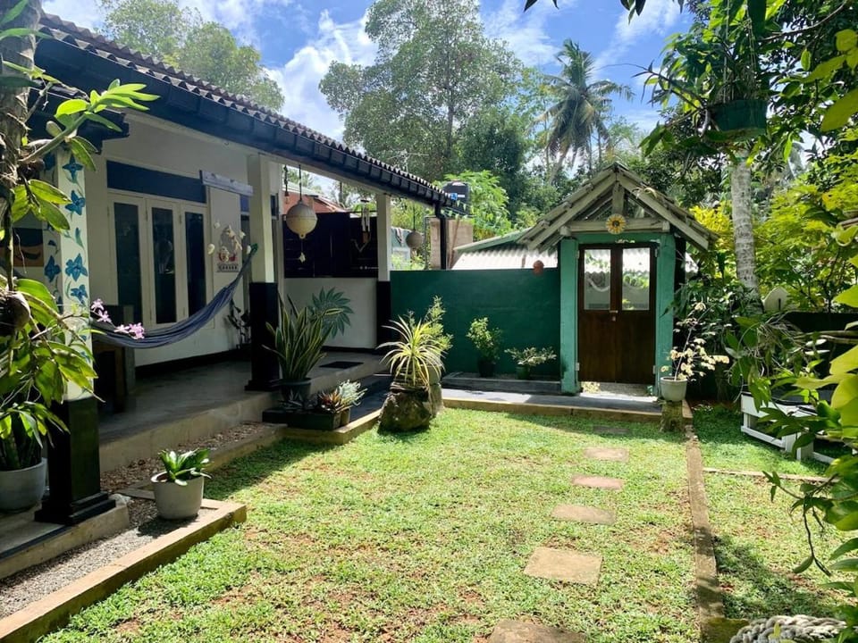 Property building, Day, Garden, Garden view
