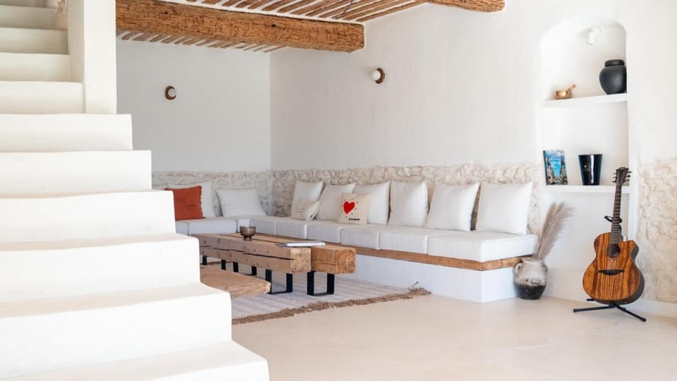 Communal lounge/ TV room, Living room, Seating area