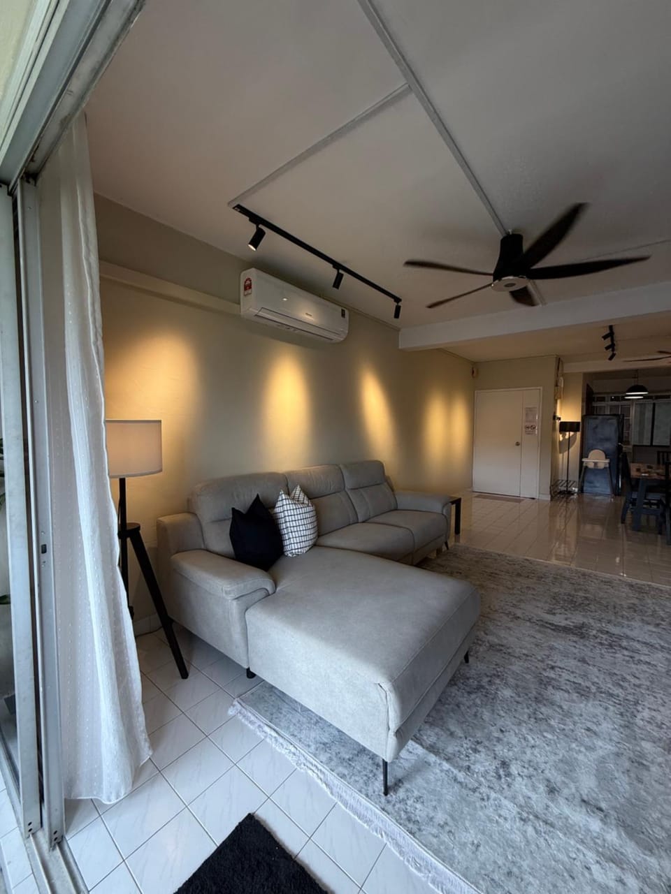 Living room, Seating area, air conditioner