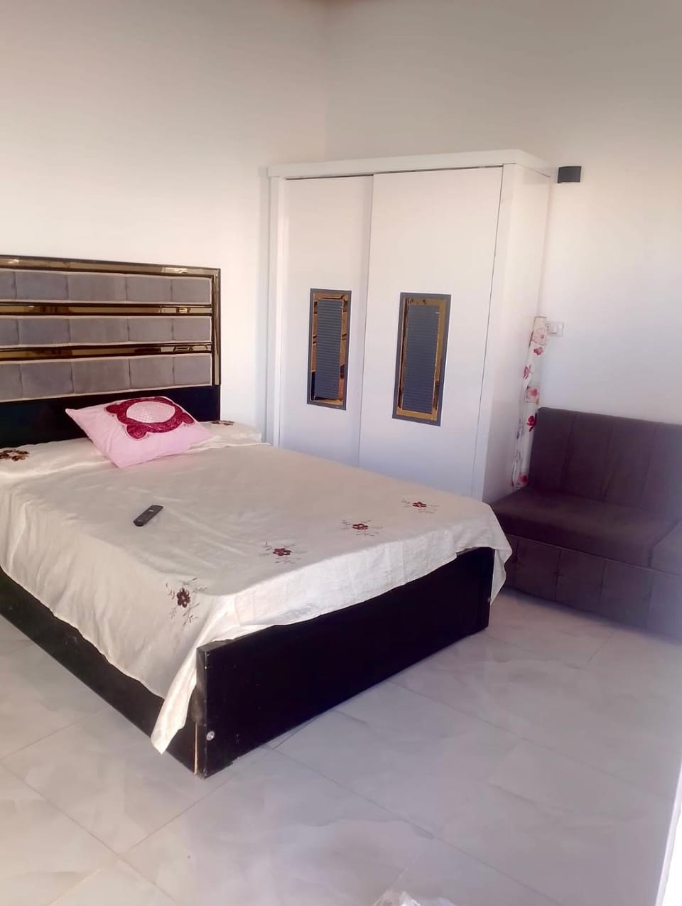 بيت علي النيل مباشره في الاقصر Apartment in Luxor