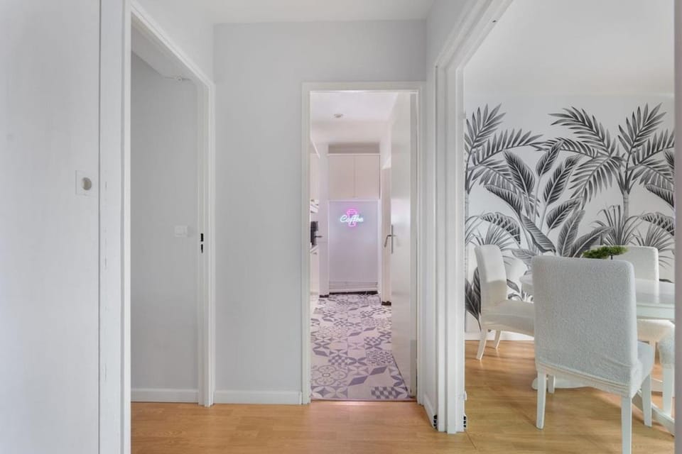 Cozy, Private Parking and Office with Screen 74 m2 Apartment in Île-de-France