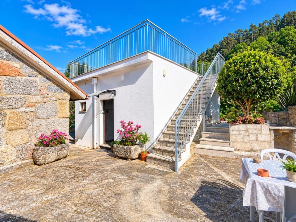 Property building, Patio, Garden, Balcony/Terrace