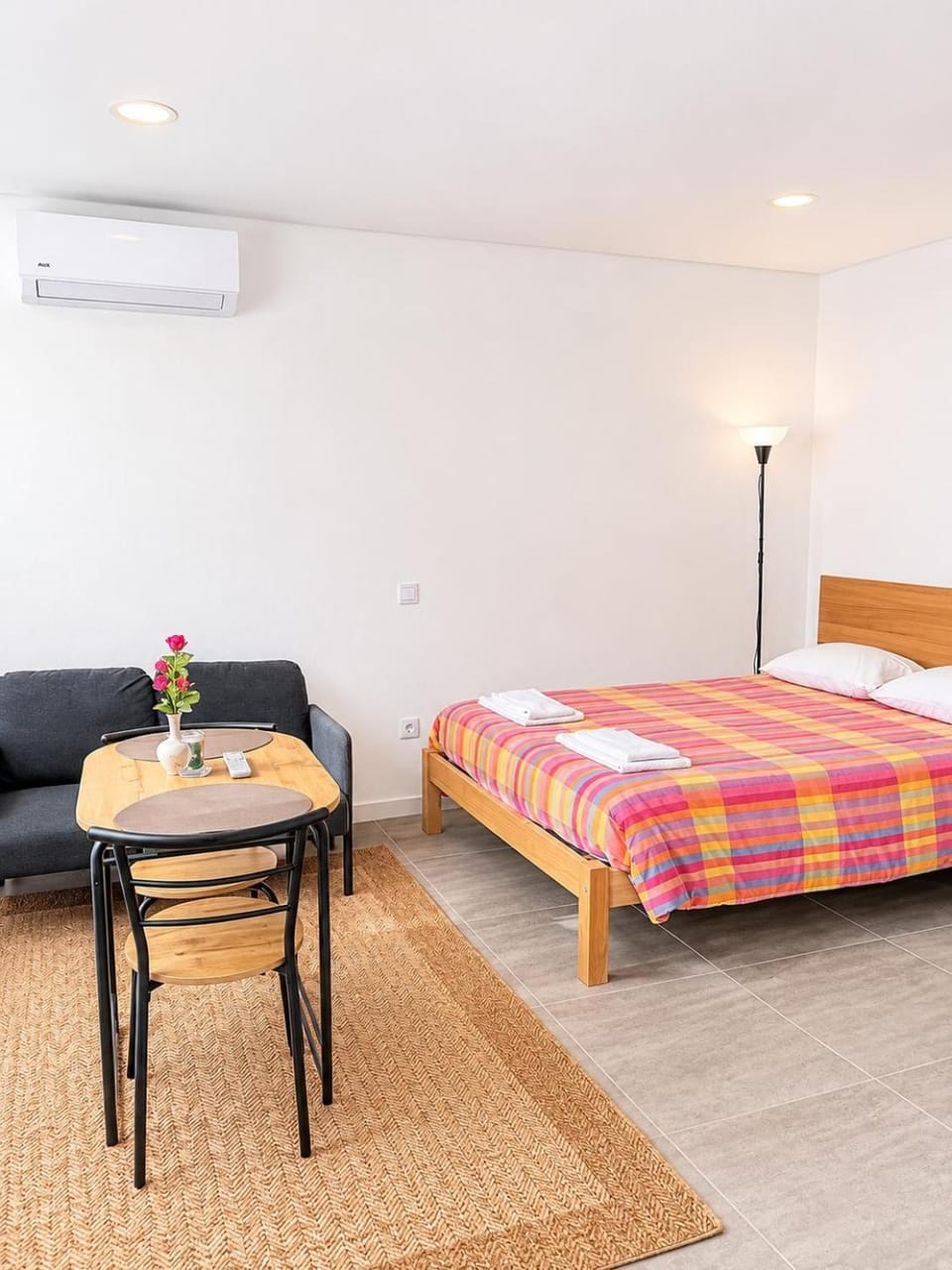 Bed, air conditioner