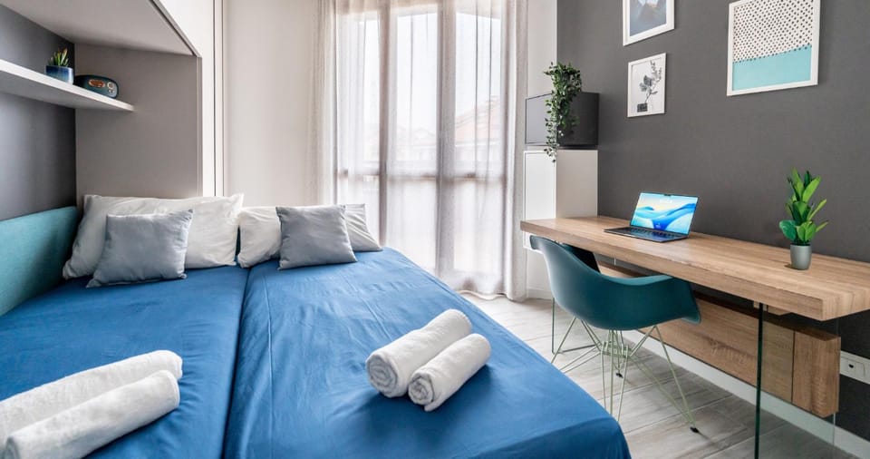 Bed, Living room, Photo of the whole room, Seating area, Bedroom, towels
