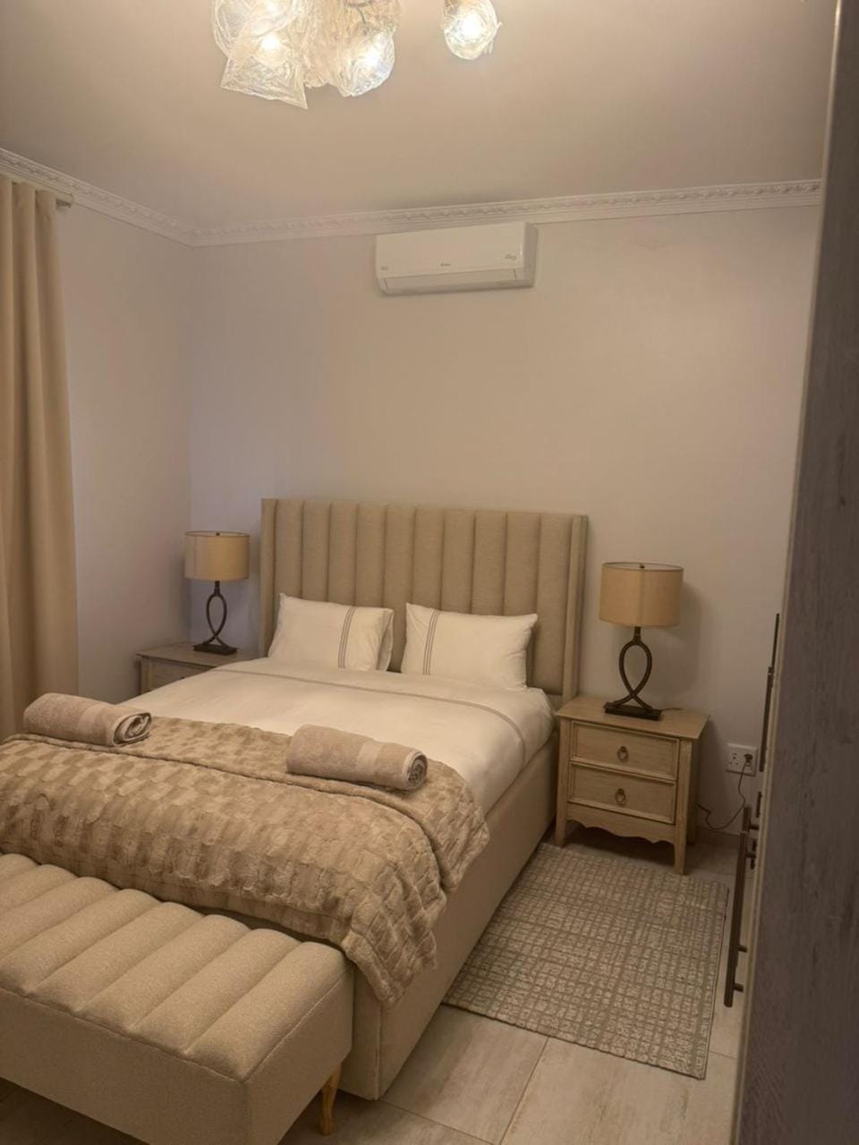Bedroom, air conditioner