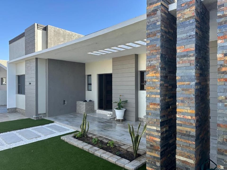 Property building, Patio, Day, Garden