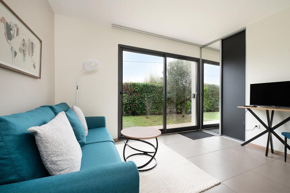 Living room, Garden view