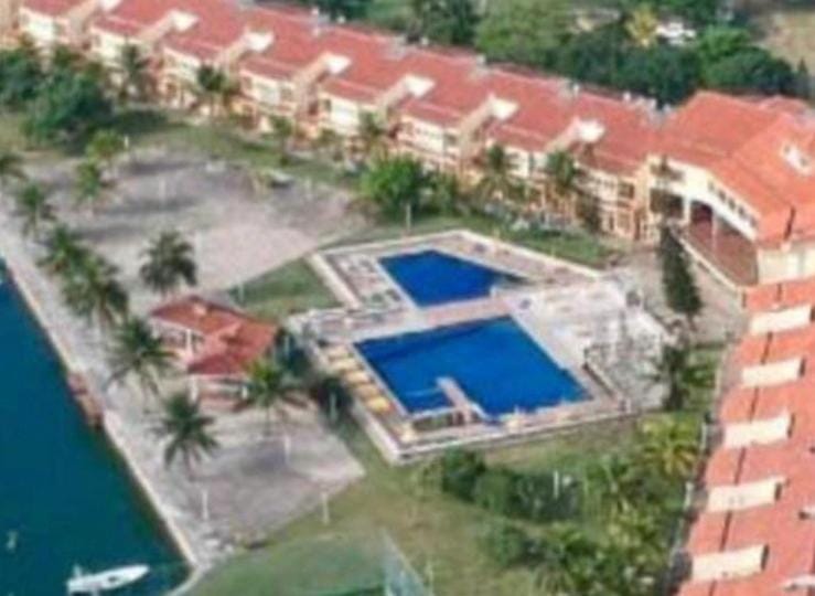 Casa com Piscina em condominio Apartment in Cabo Frio