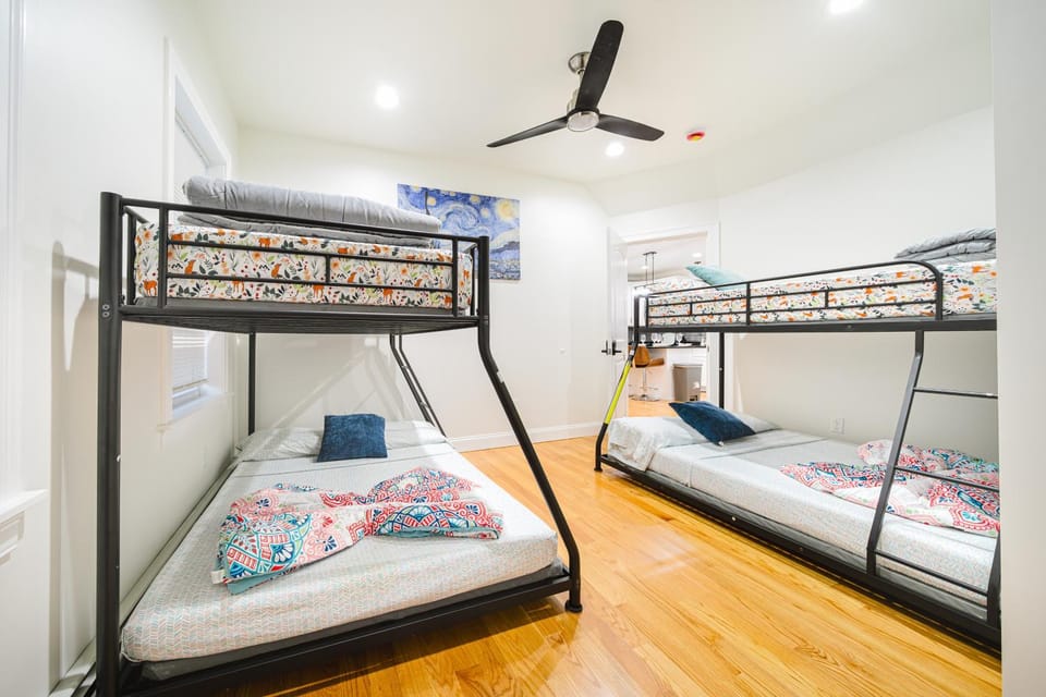 4BR Family-Friendly Worcester Apt - Near Parks - Perfect Summer Base 16-2 Apartment in Worcester