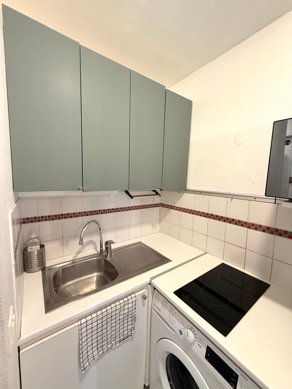 Kitchen or kitchenette, stove, washing machine