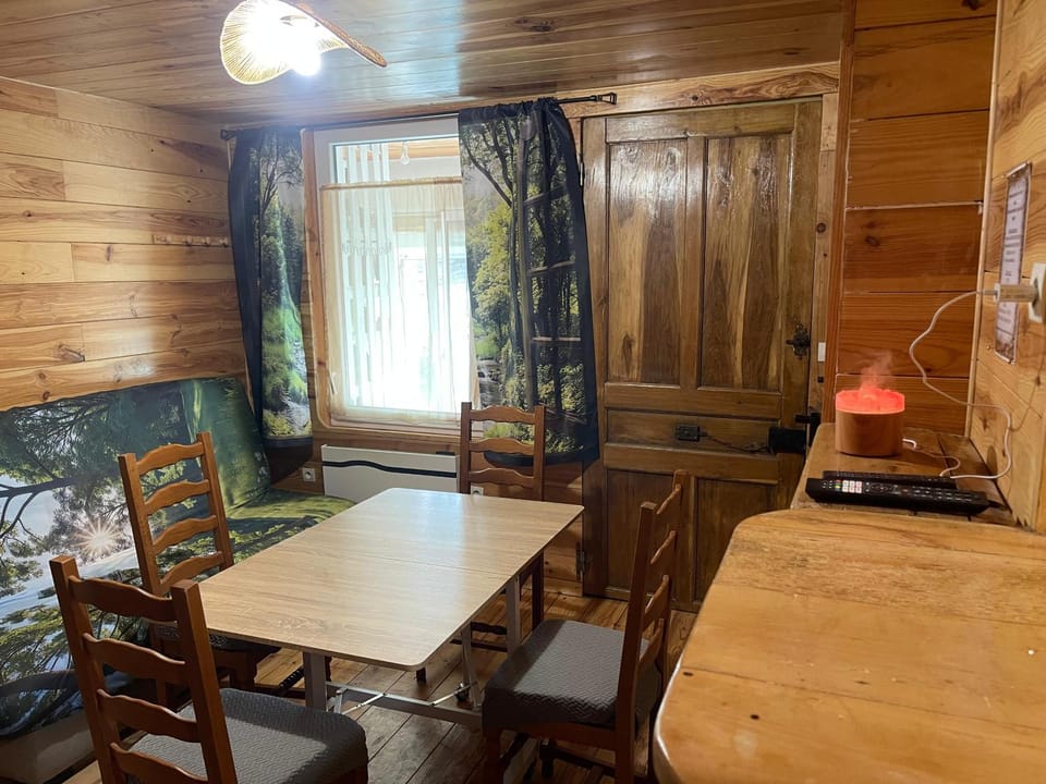 Gite indépendant, calme, campagne, style intérieur chalet Apartment in Auvergne-Rhône-Alpes