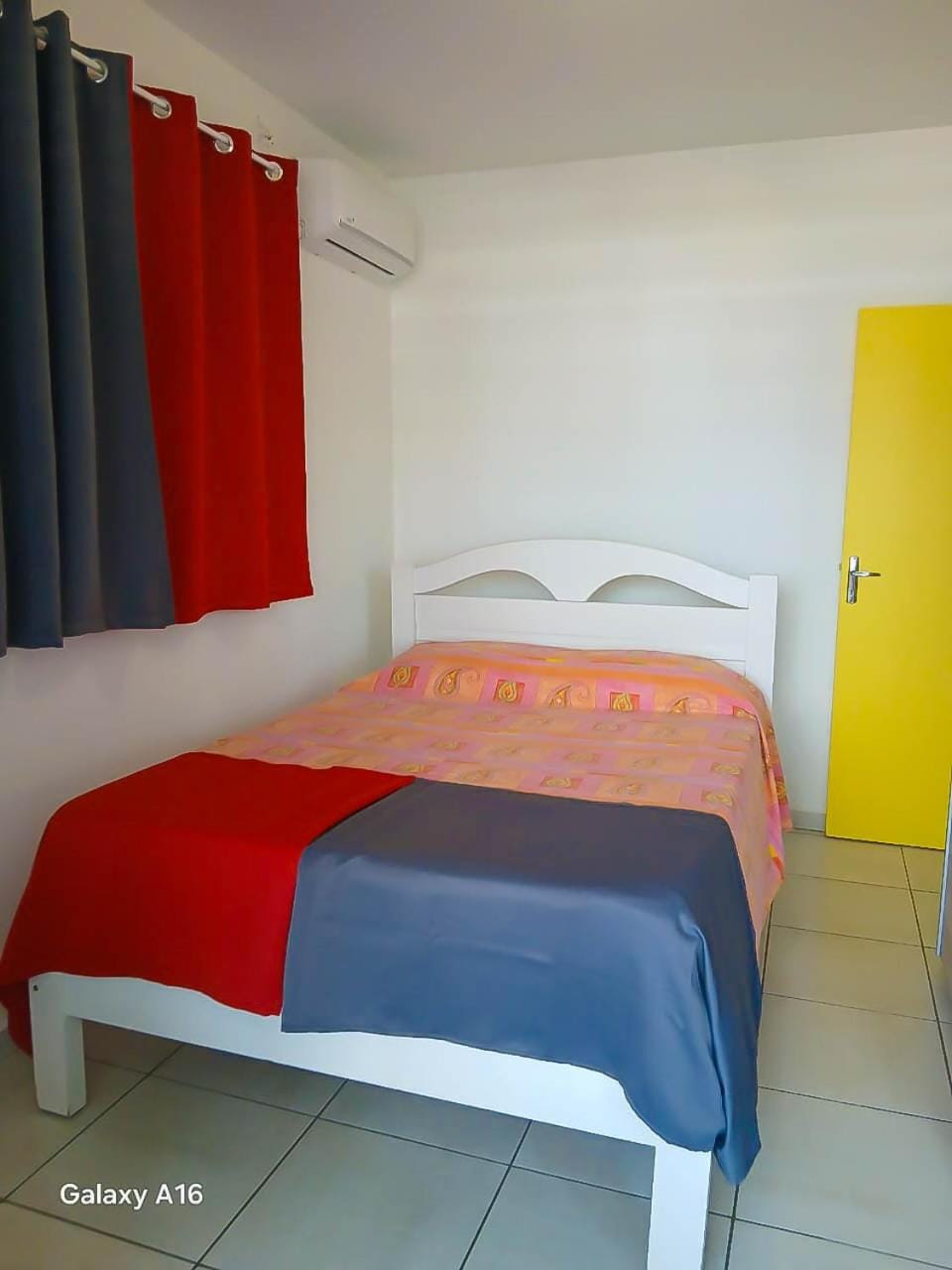 Bed, Photo of the whole room, Bedroom, air conditioner