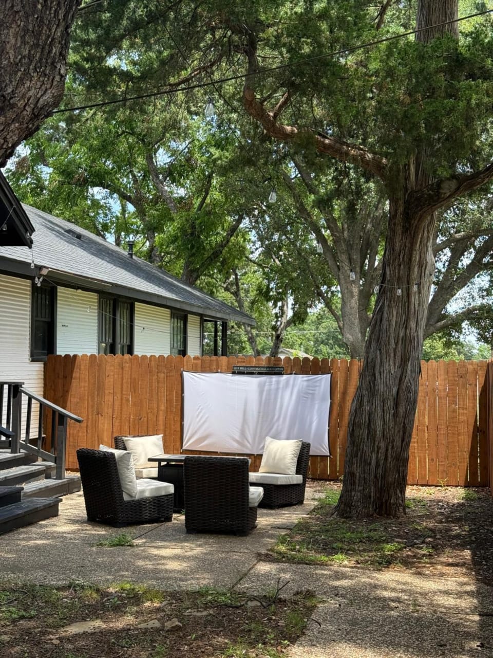 4 min to AT&T & Rangers Stadium, Close to Airport, Sauna, Gym, Pool Table House in Arlington