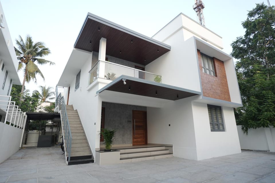 Siddhu's Nest - Near to Lulu mall, Kochuveli Railway station and KIMS Hospital Villa in Thiruvananthapuram
