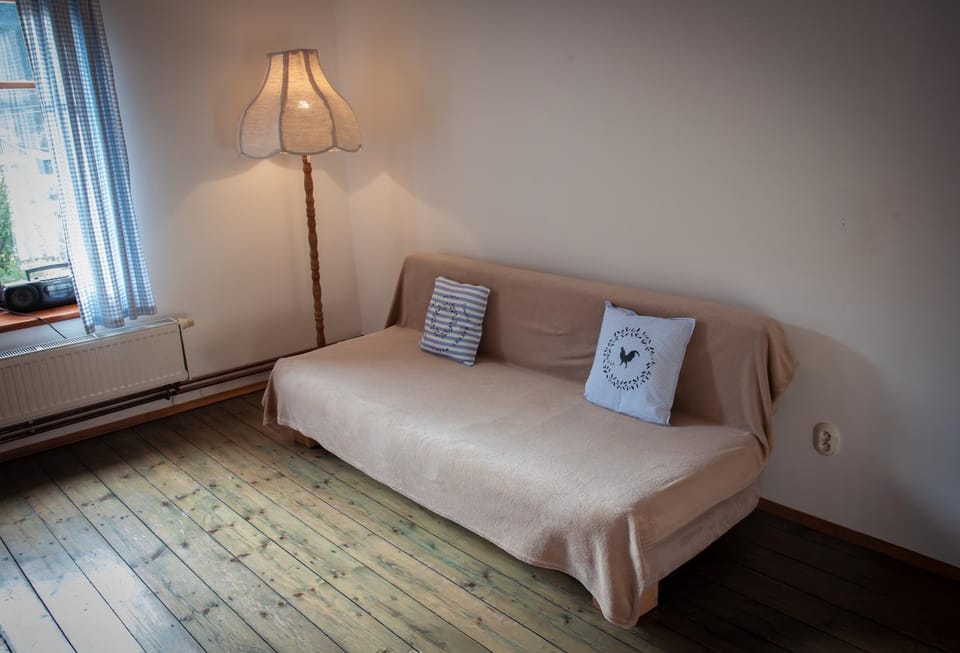 Bed, Seating area