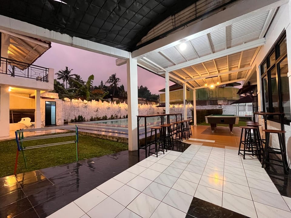 Billiard, Swimming pool