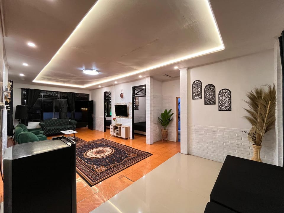 Karaoke, Living room, Seating area