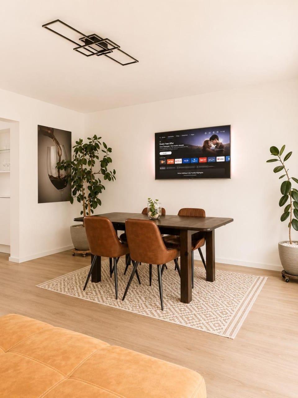 TV and multimedia, Living room, Seating area, Dining area, Evening entertainment