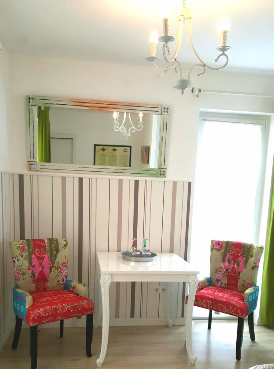 Seating area, Dining area
