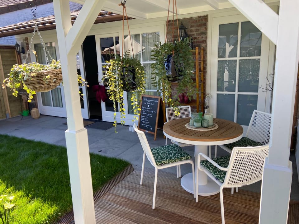 Day, View (from property/room), Dining area