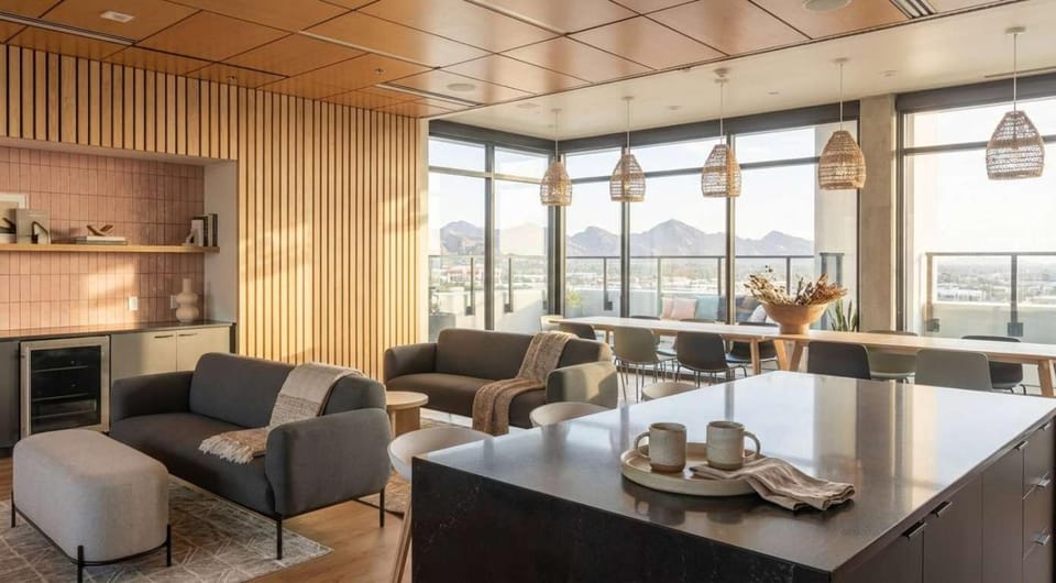 Boulevard Stays Studio Retreat Pool Gym & Parking Included 1 Apartment in Phoenix