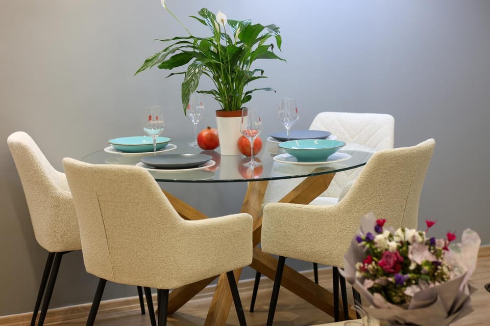 Living room, Seating area, Dining area