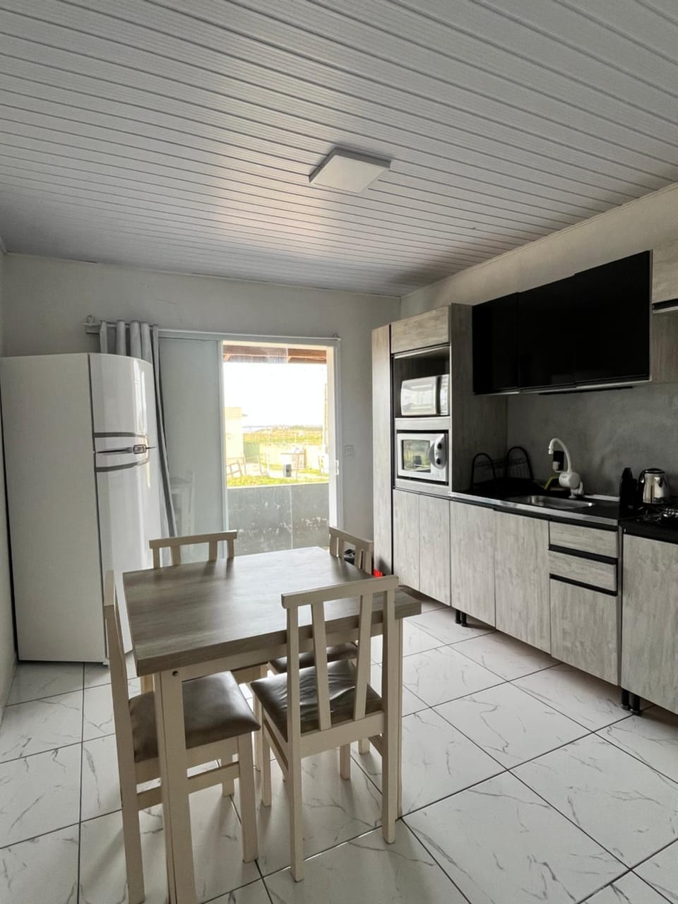 Kitchen or kitchenette, Dining area, oven, stove, toaster