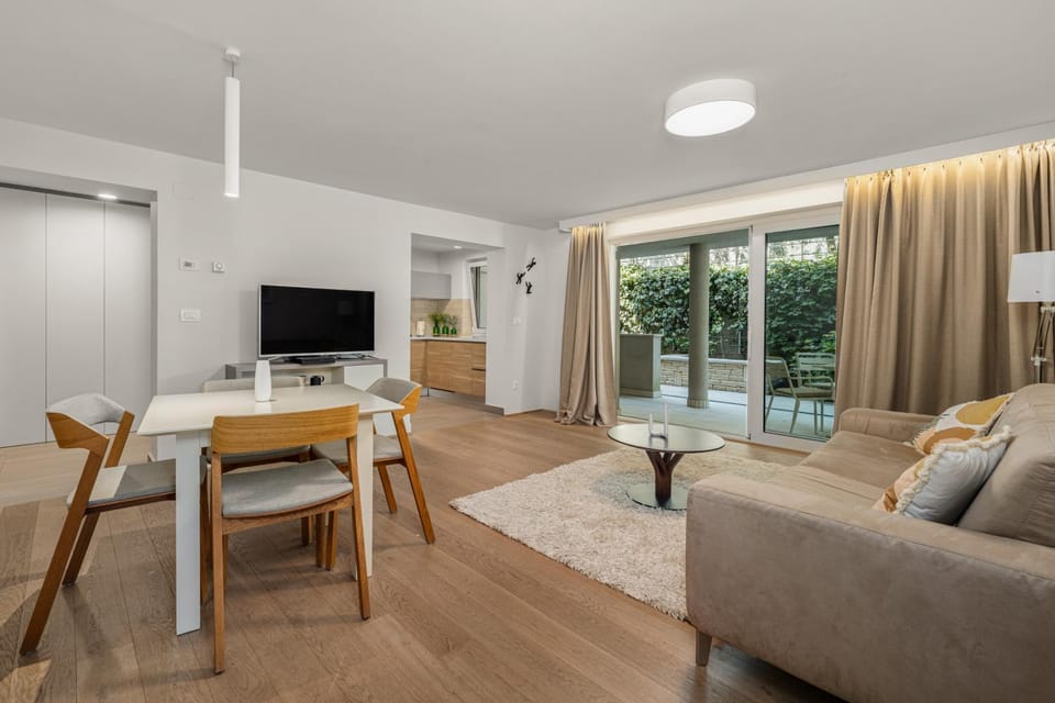 TV and multimedia, Living room, Seating area