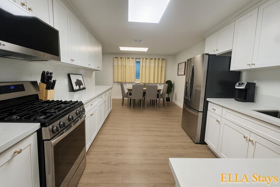 Kitchen or kitchenette, Dining area, dishwasher, oven, stove, toaster