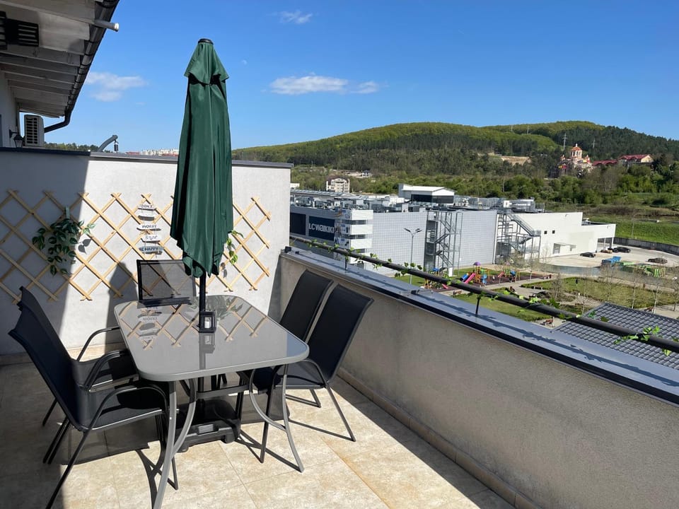 View (from property/room), Balcony/Terrace, Dining area